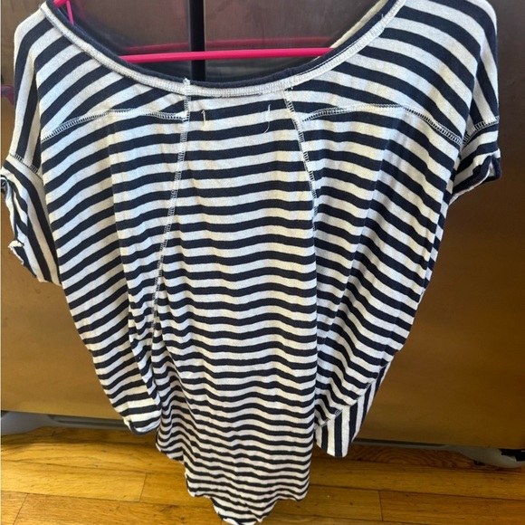 We The Free- FUN & FLATTERING striped top! Leave it flowy or tie a front knot - Picture 2 of 9